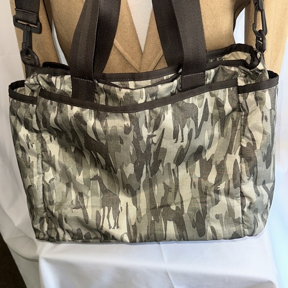 LeSportsac VINTAGE Ryan Baby Diaper Bag Giraffe Camouflage - Picture 4 of 15